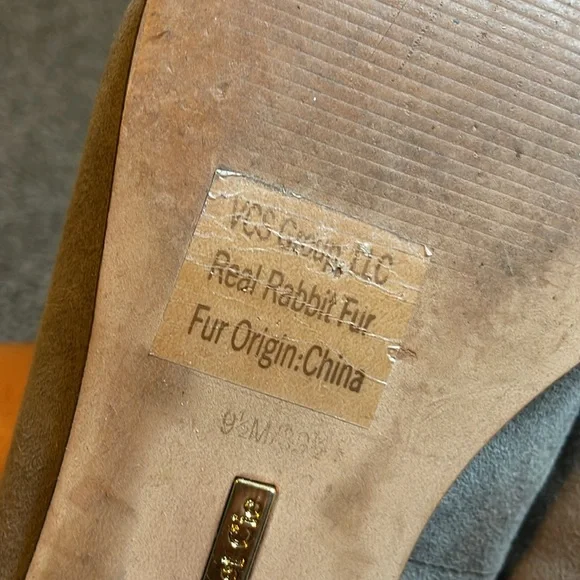 Elegant Gray Suede Women's Loafers with Pom Pom - Picture 5 of 5